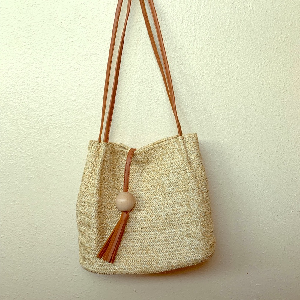 Trendy woven purse - Picture 3 of 6